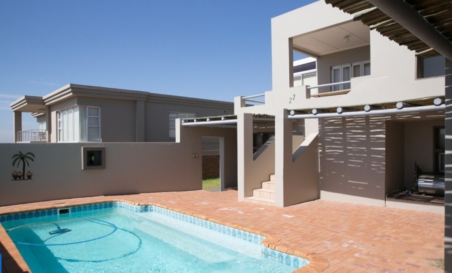8 Bedroom Property for Sale in Middedorp Western Cape